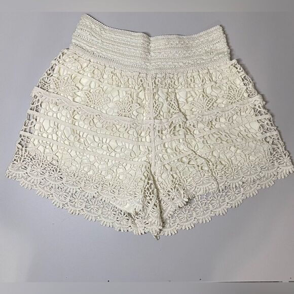 EUC Beautiful Blue Island Cream colored lace shorts. - Picture 1 of 2